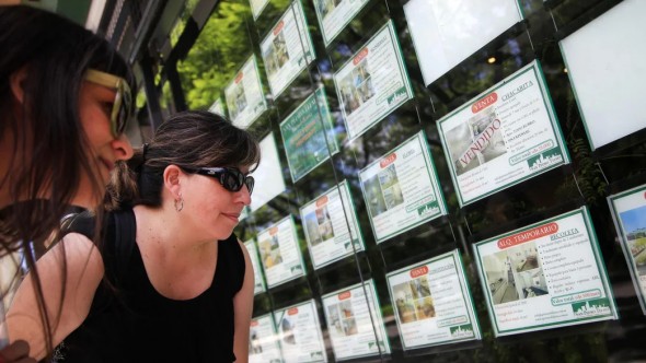 Golpe al bolsillo: noviembre llega con aumentos en transporte, alquileres y prepagas